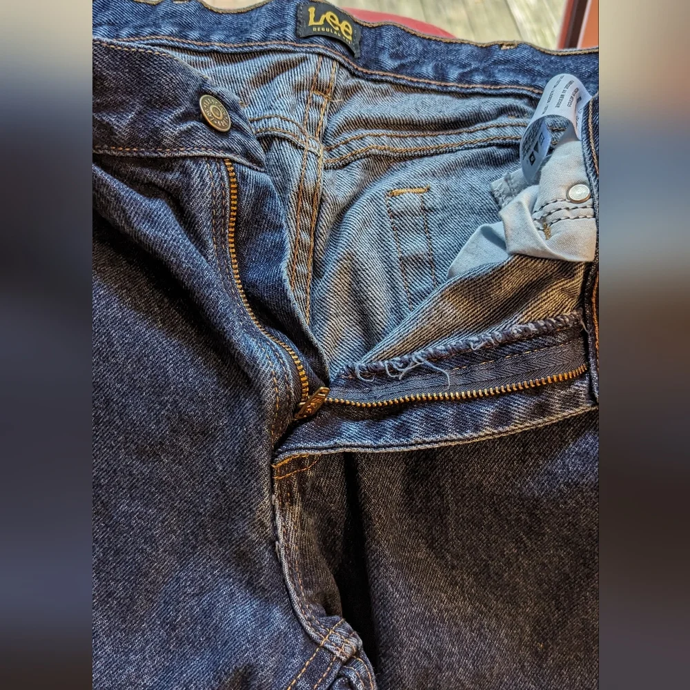 Gently Used Men's Lee Regular Fit Straight Leg Jeans. - Picture 3 of 13